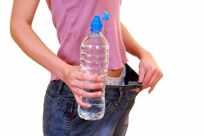 Jumlah air yang diperlukan sehari untuk penurunan berat badan